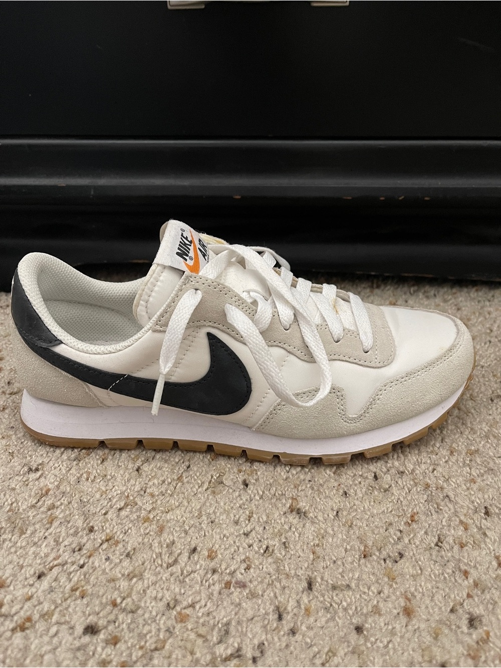 Nike Men's Low-Top Sneaker in White, Black and Gum